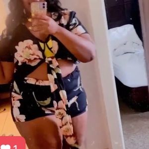 Two piece flower set